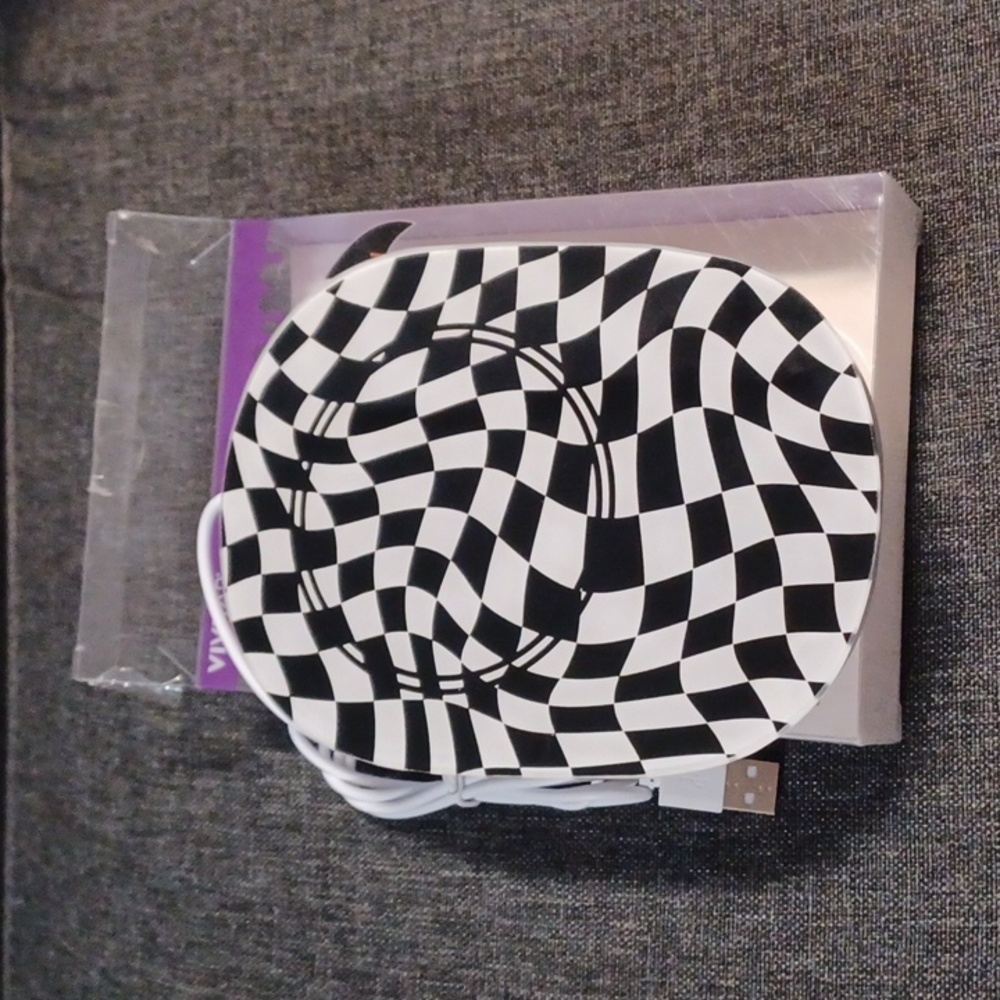 Coffee Cup Mug Warmer USB Groovy Alice Wonderland Black White Check